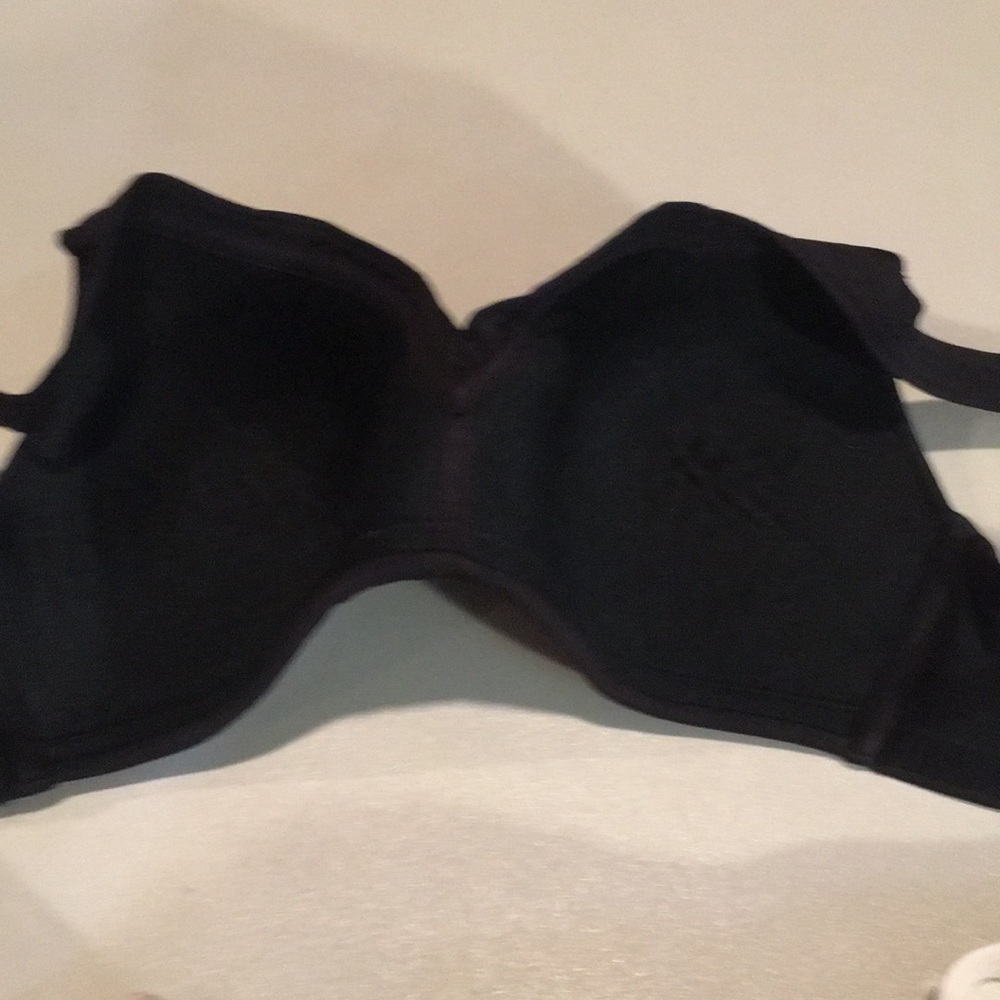 Two Barely Worn Bras - image 8